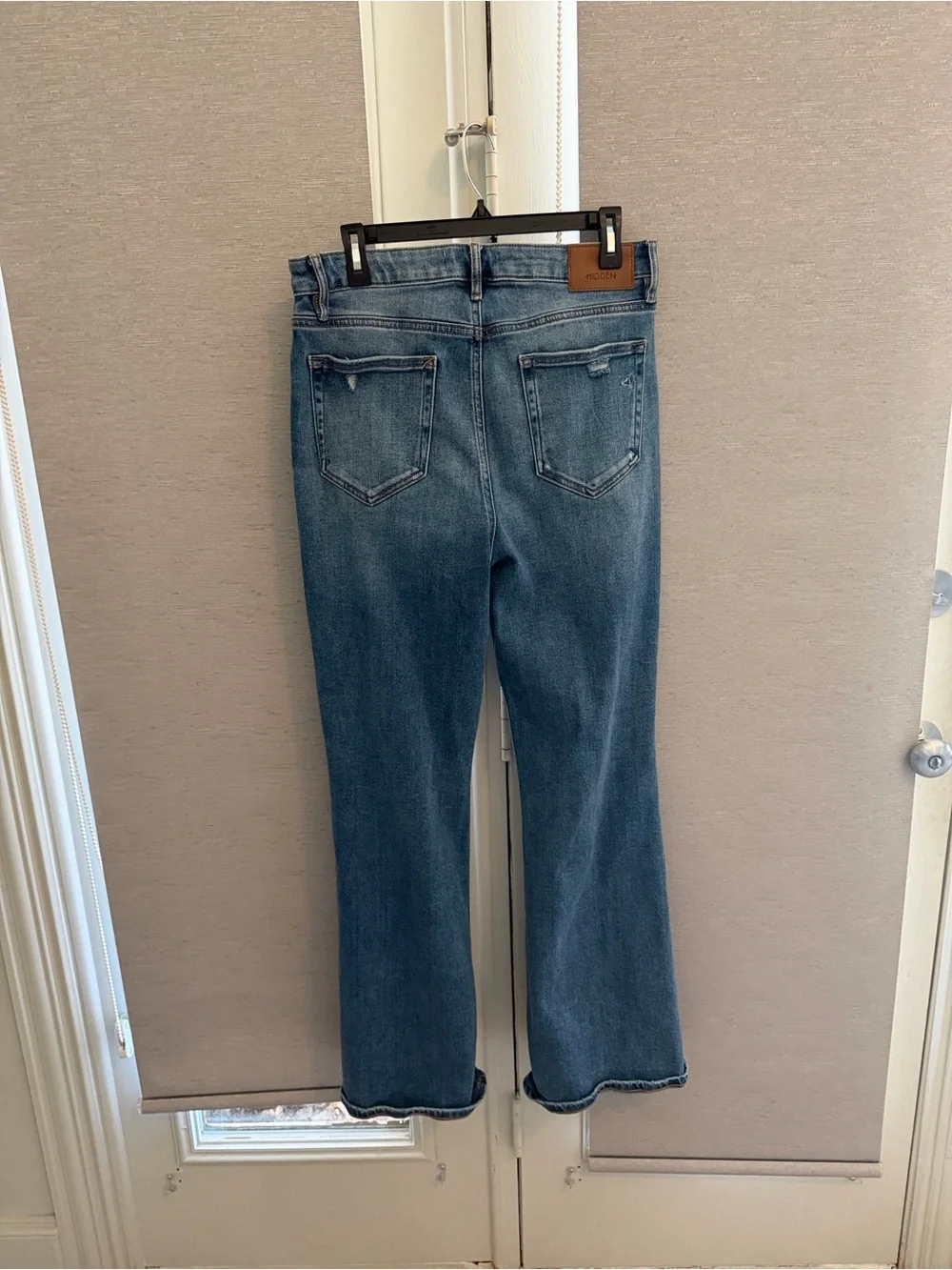 HAPPI Hidden High-Rise Flared Jeans in Medium Blue